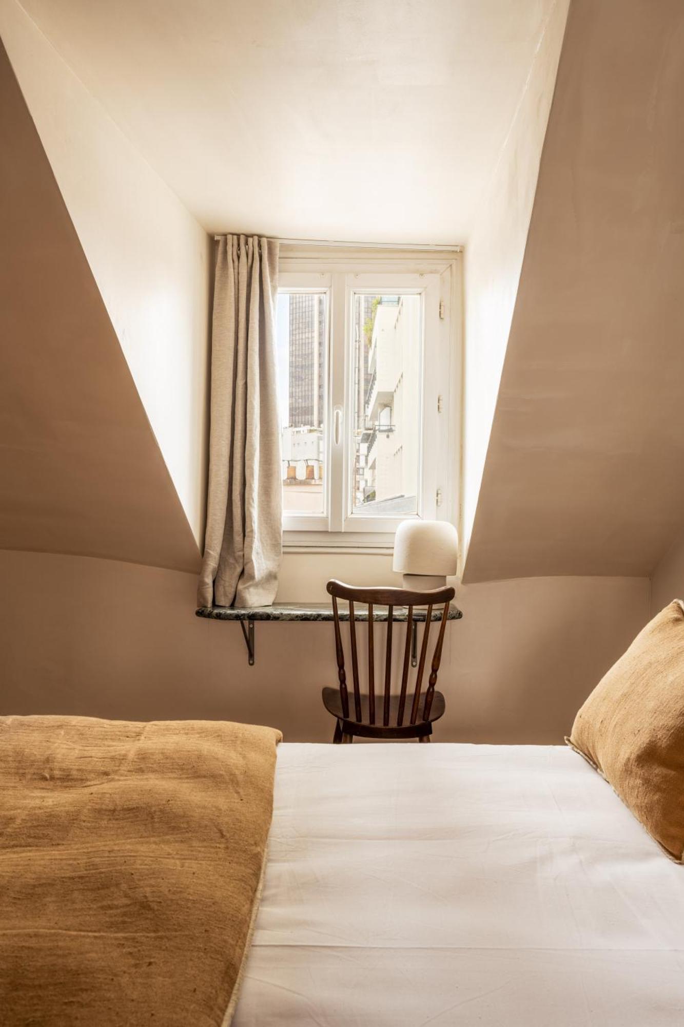 Hotel De La Gaite Париж Экстерьер фото